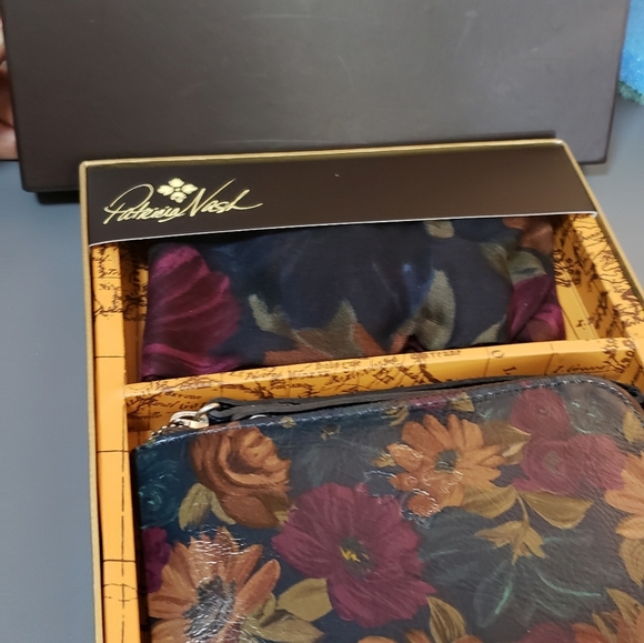 COPY - Patricia nash Duo wristlet/wallet and Scarf sets w box - Picture 13 of 16